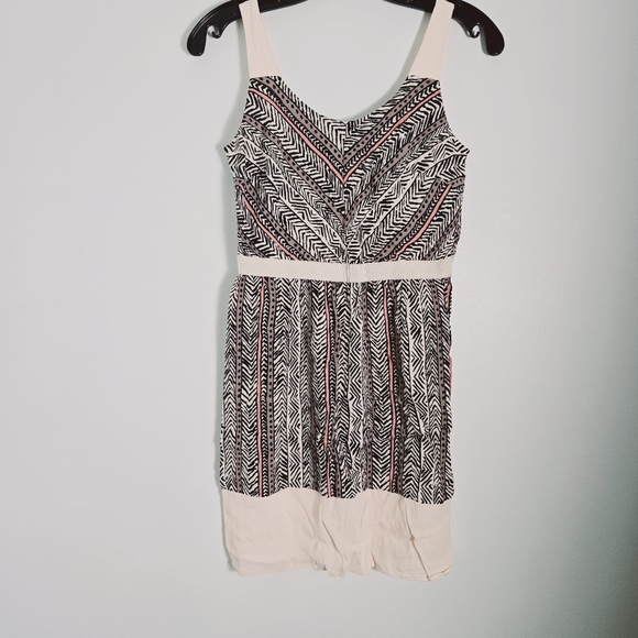Loft Rayon Black Beige Tribal Pattern Sleeveless Mini Dress Size 00P - Picture 3 of 8